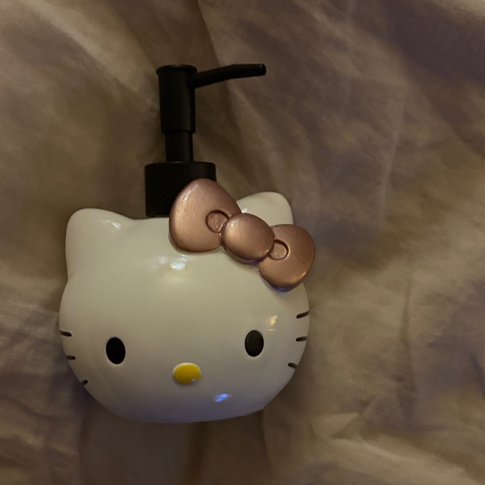 Hello Kitty White and Pink Bow Soap Dispenser